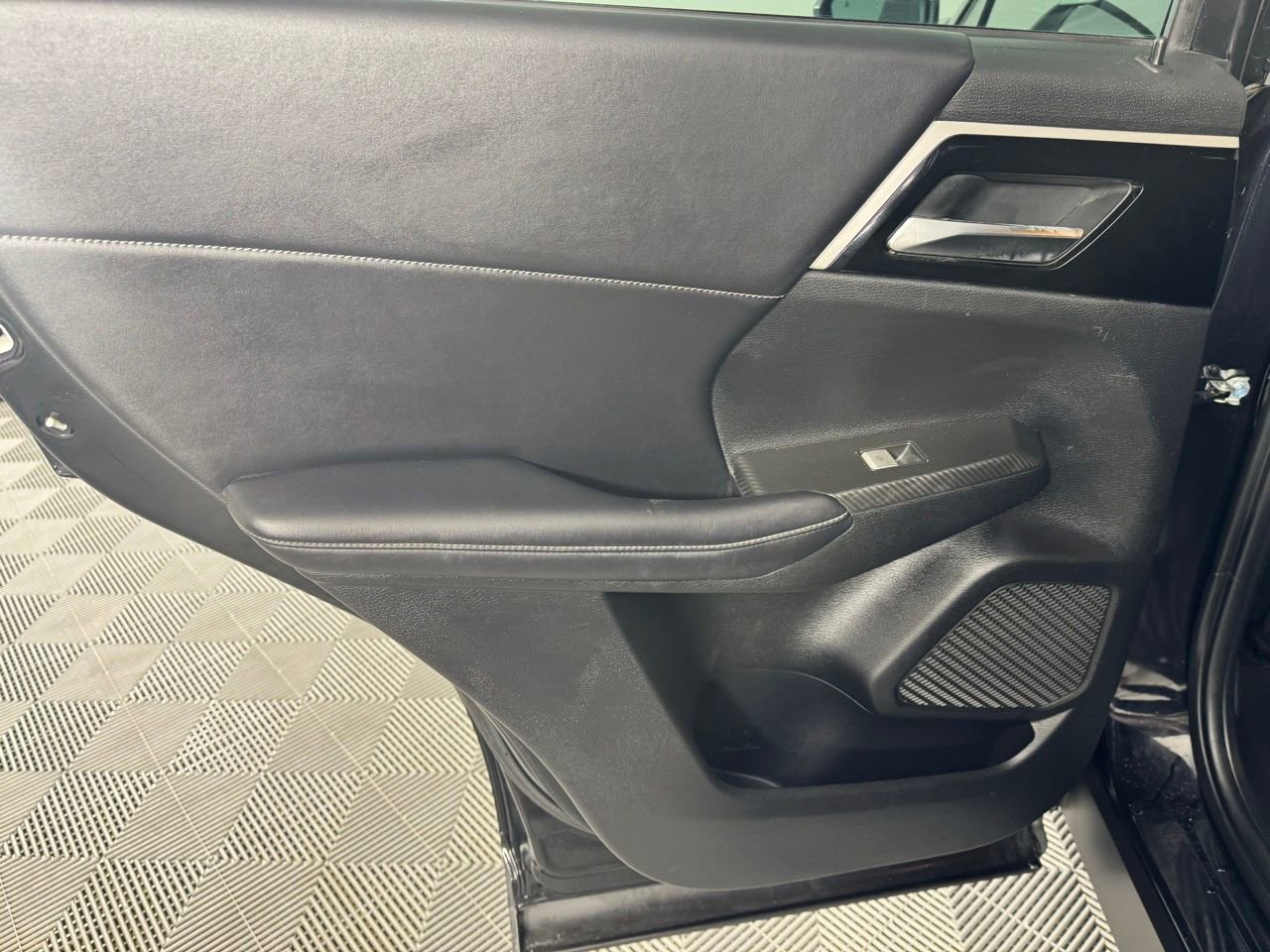 Used 2022 Mitsubishi Outlander SE image 24