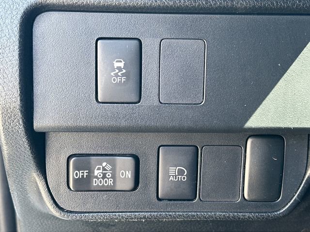 Used 2020 Toyota Tacoma SR AWD/4WD image 16