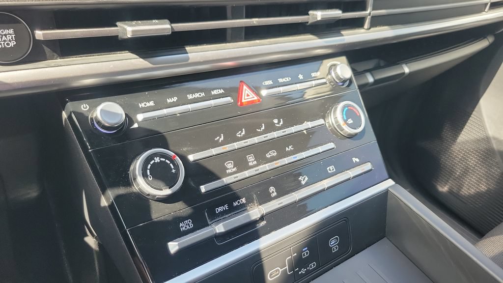 Used 2025 Hyundai Santa Fe SE FWD image 18