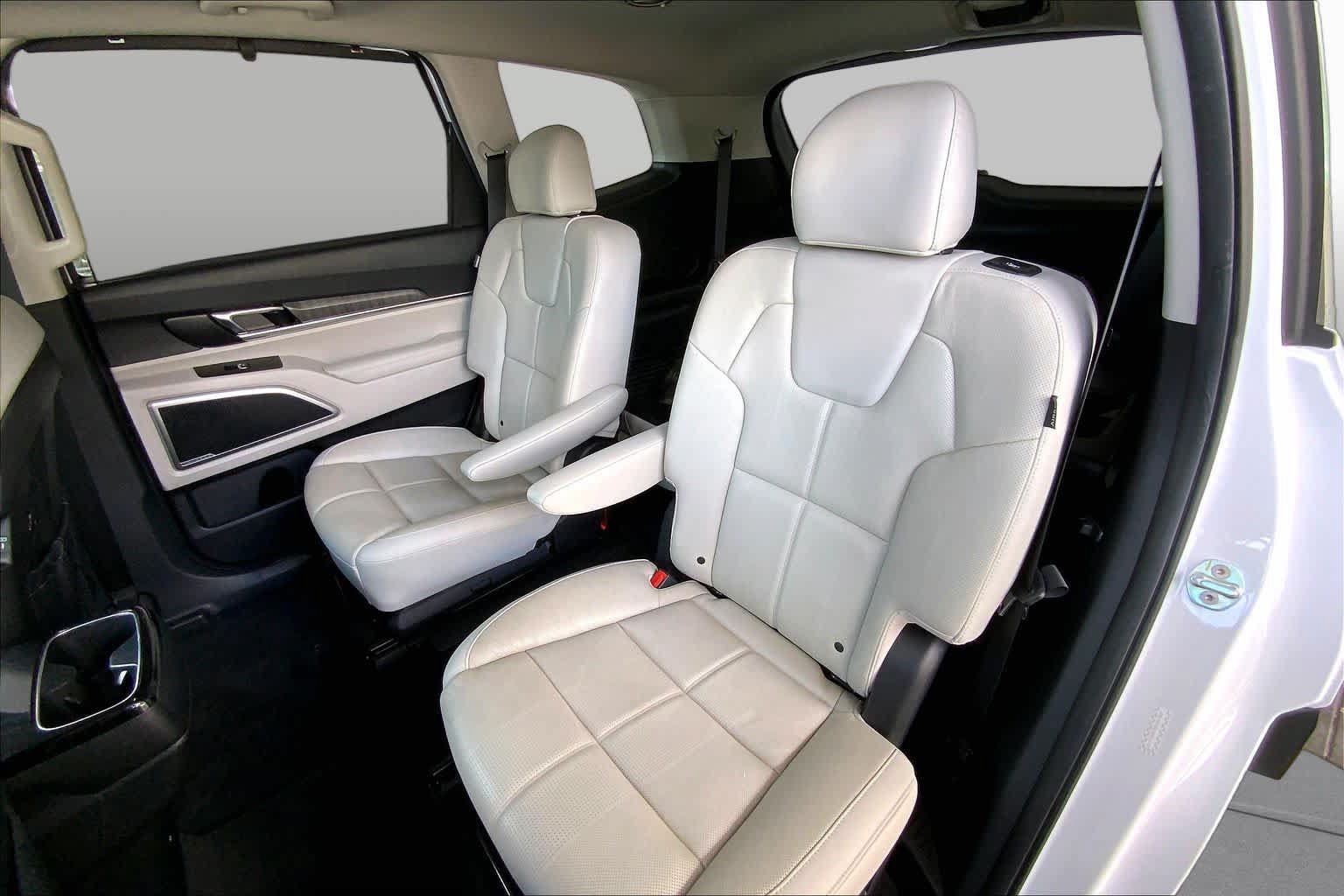 Used 2023 Kia Telluride EX w/ EX Captain's Chair Package FWD image 21