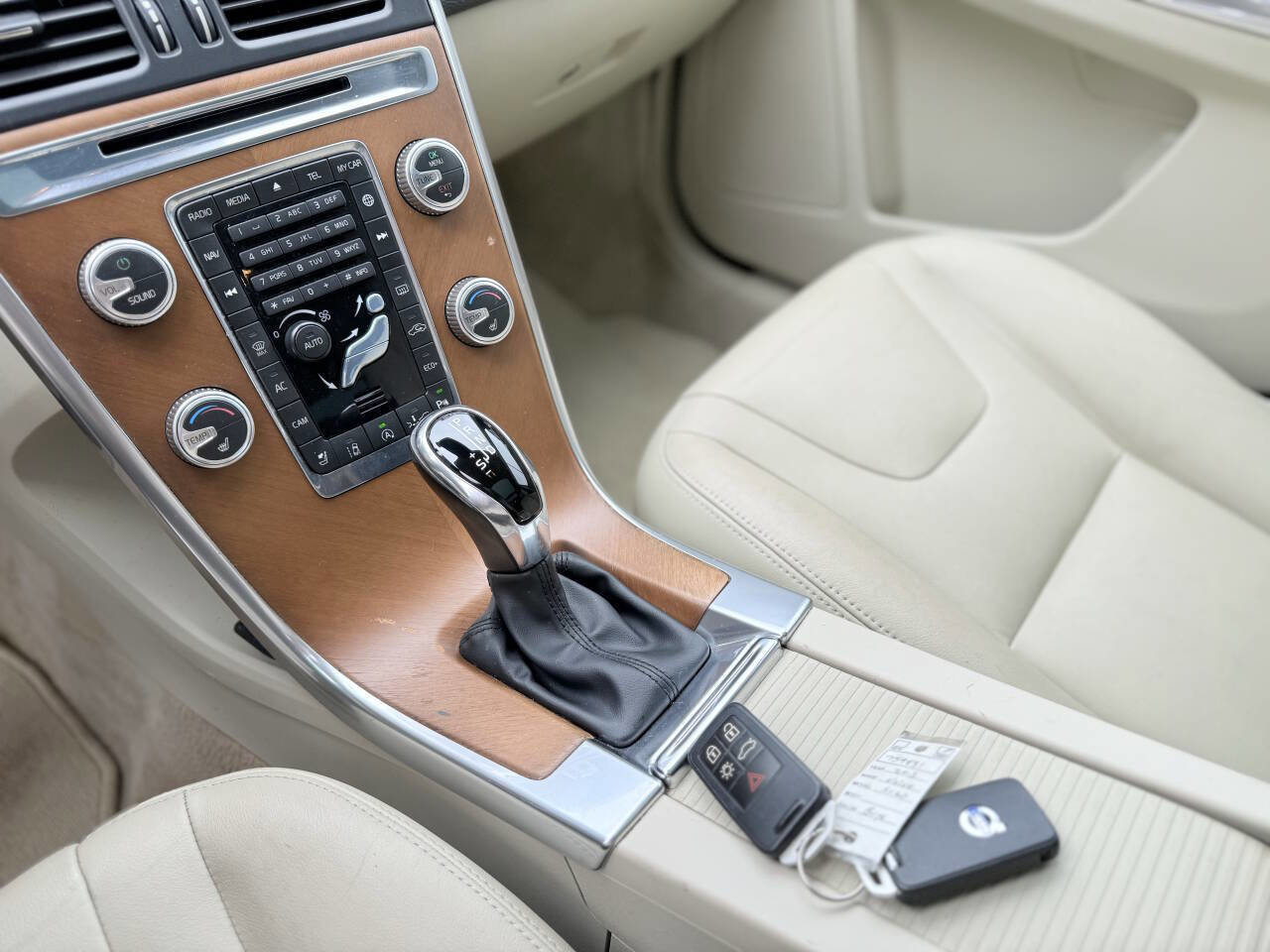 Used 2015 Volvo XC60 T5 Platinum FWD image 25