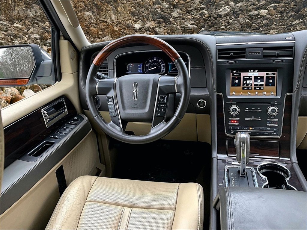 Used 2017 Lincoln Navigator Reserve image 5