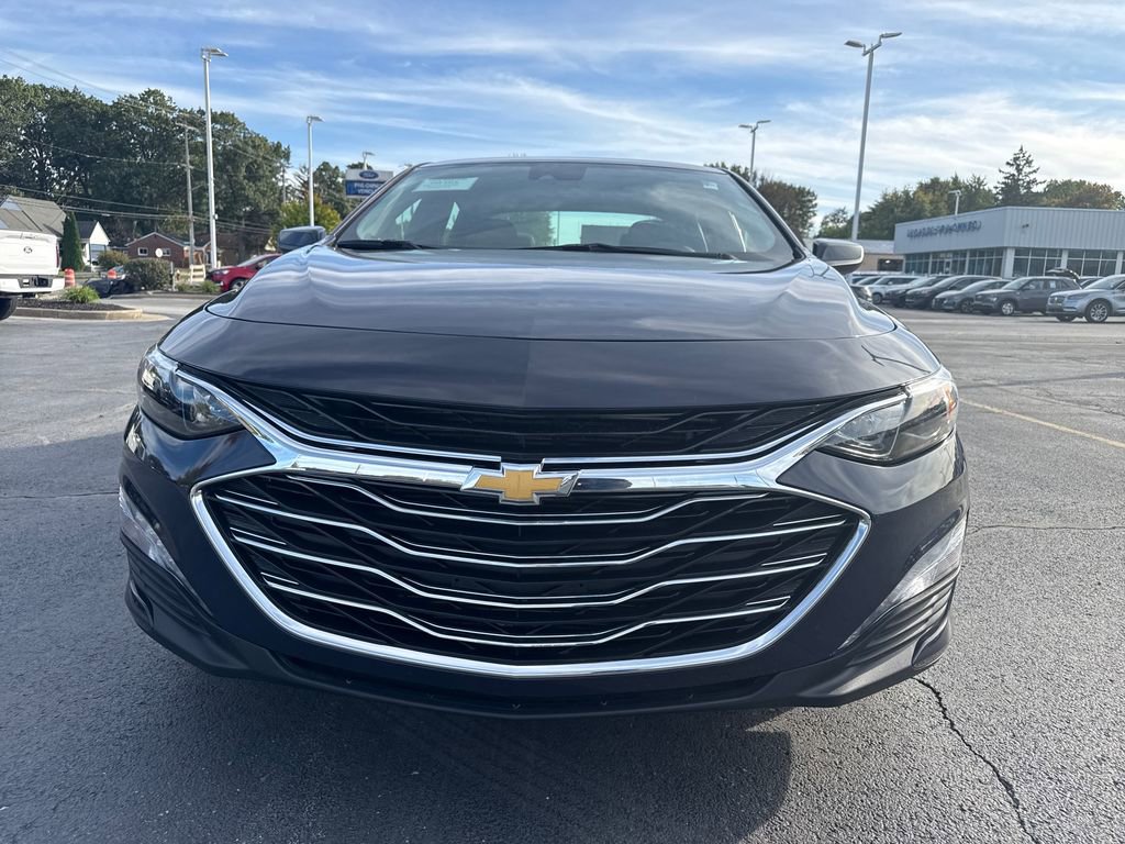 Used 2025 Chevrolet Malibu LT image 3