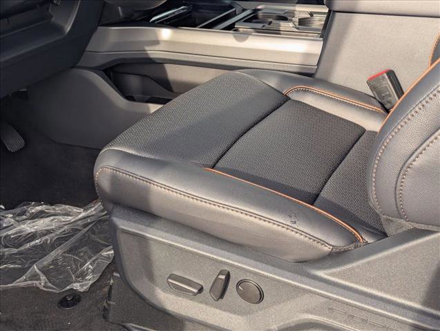 New 2026 Ford F250 Lariat w/ Black Appearance Package image 4