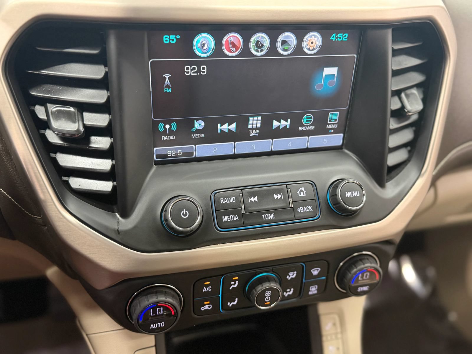 Used 2017 GMC Acadia Denali w/ Technology Package FWD image 30