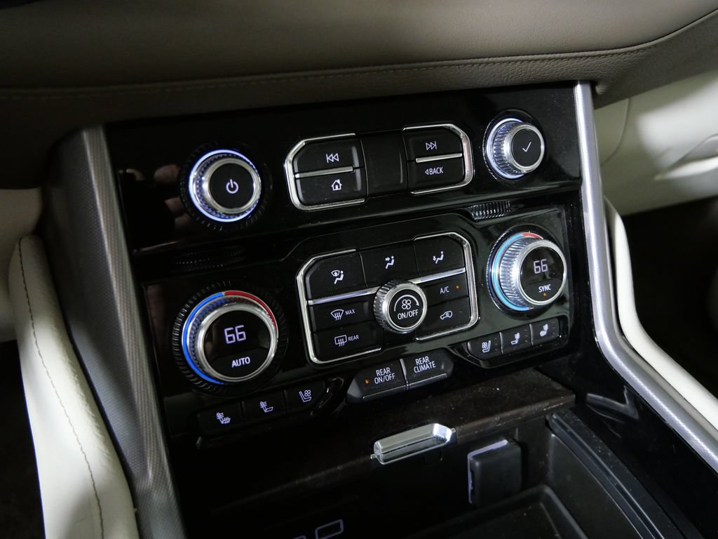 Used 2022 GMC Yukon XL Denali AWD/4WD image 26