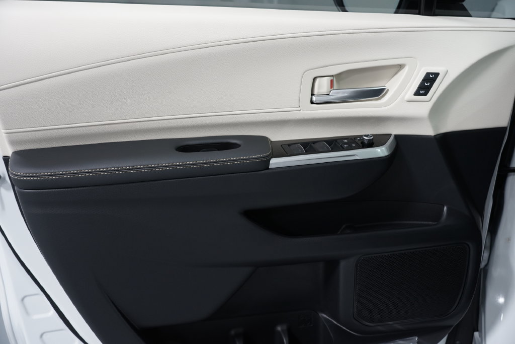 New 2026 Toyota Sienna Platinum AWD/4WD image 35