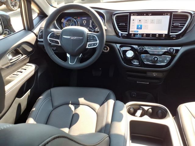 New 2026 Chrysler Voyager LX image 4