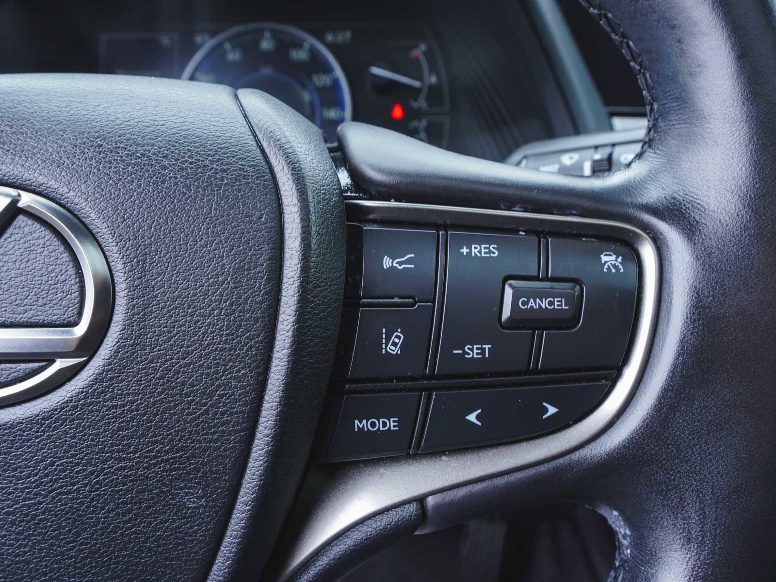 Used 2023 Lexus UX 250h AWD w/ Premium Package image 24