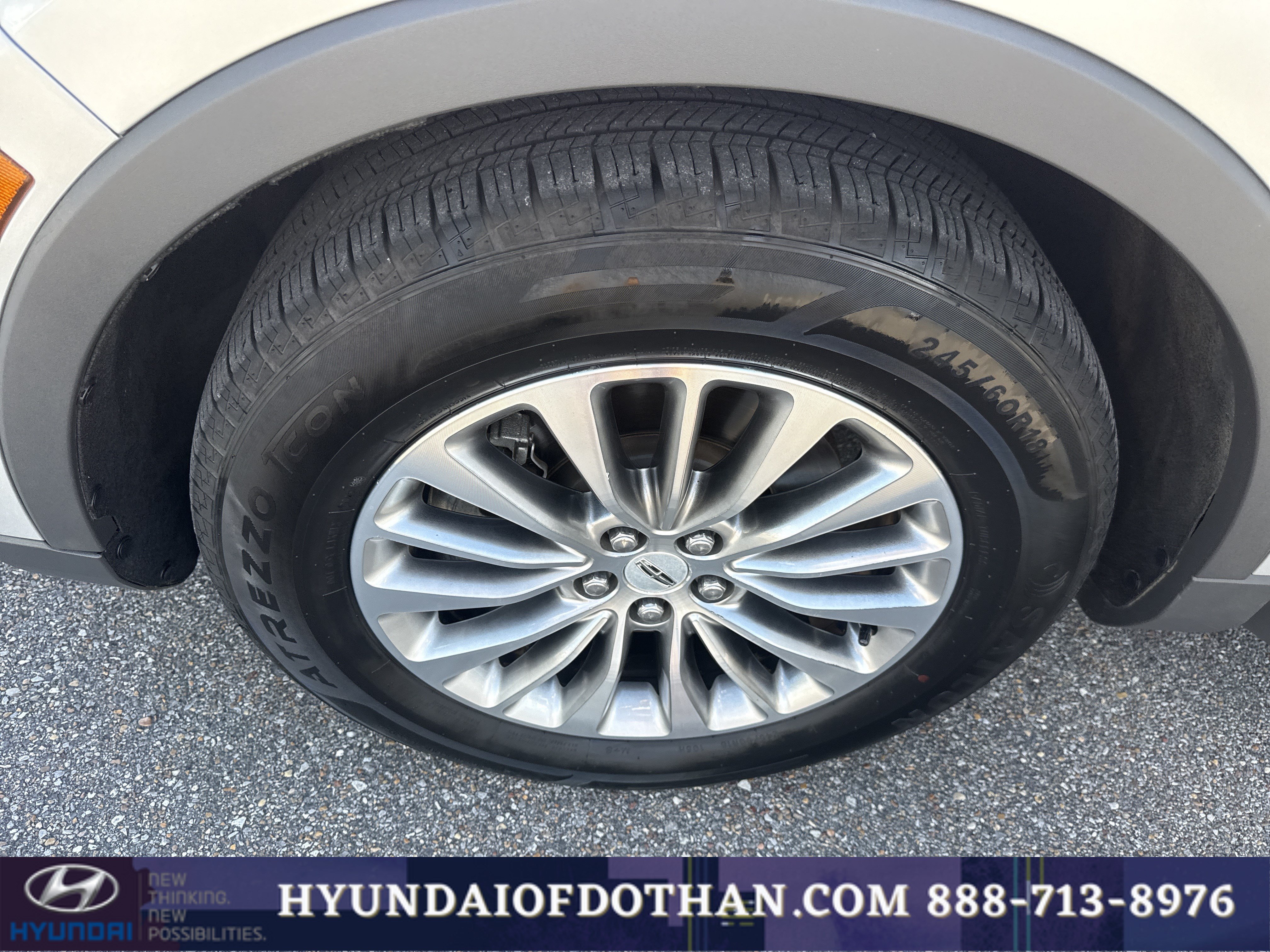 Used 2018 Lincoln MKX Select w/ Select Plus Package FWD image 18