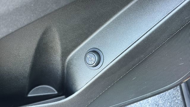 Used 2021 Chevrolet Equinox LT image 11