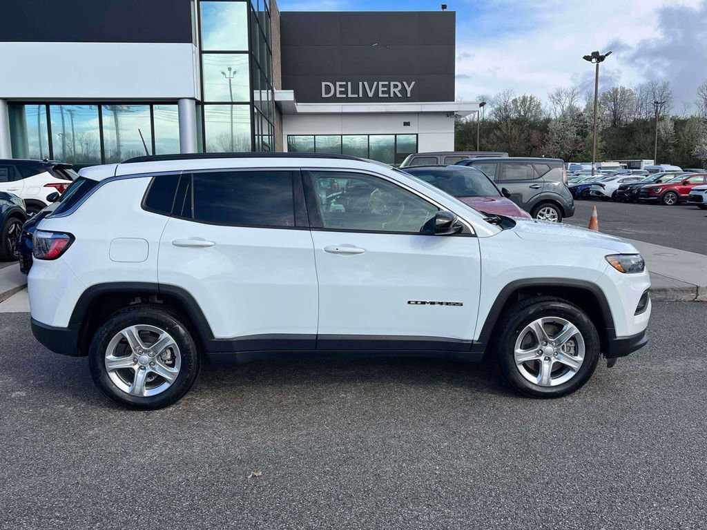 Used 2024 Jeep Compass Latitude AWD/4WD image 25