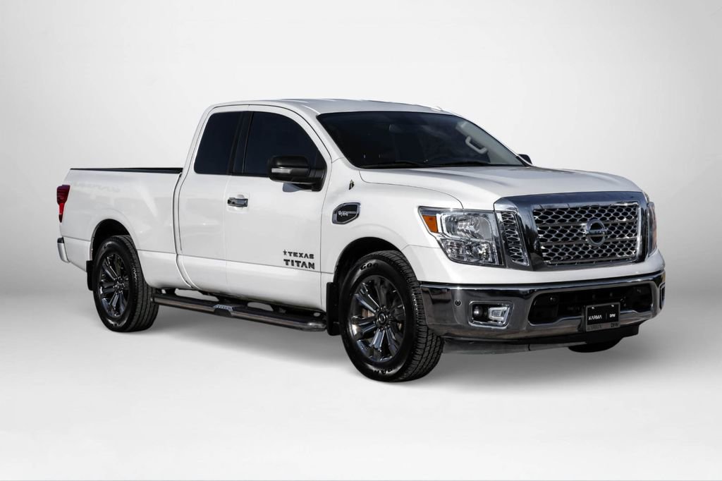 Used 2017 Nissan Titan SV image 4