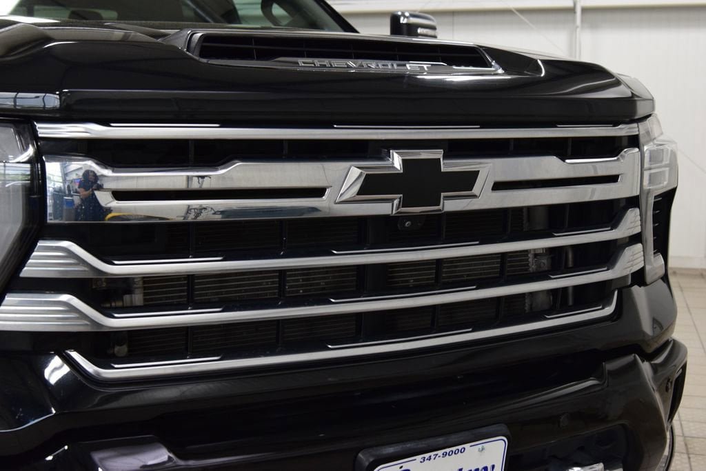 Used 2024 Chevrolet Silverado 3500 High Country w/ High Country Premium Package AWD/4WD image 11