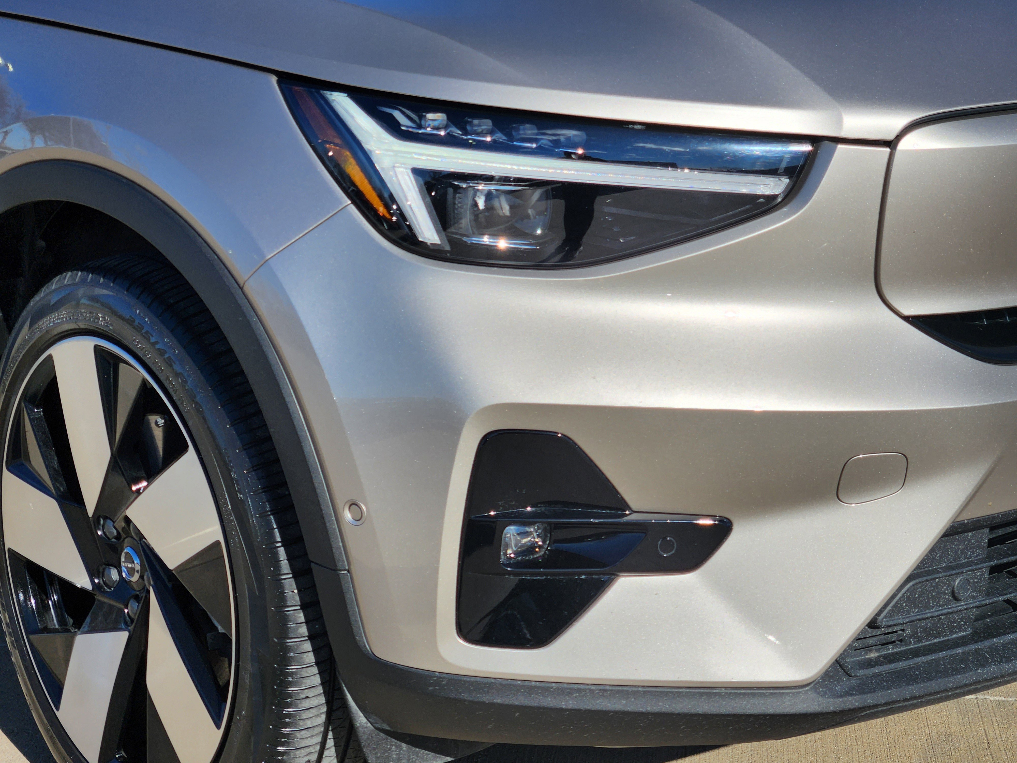 Used 2024 Volvo XC40 Recharge Plus w/ Protection Package Premier image 6