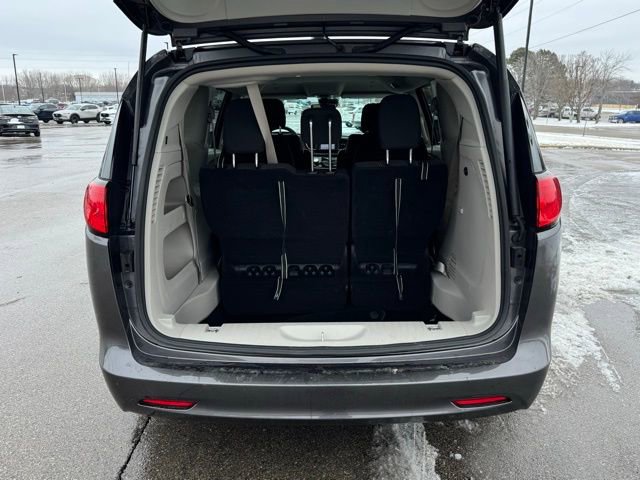 Used 2023 Chrysler Voyager LX image 35