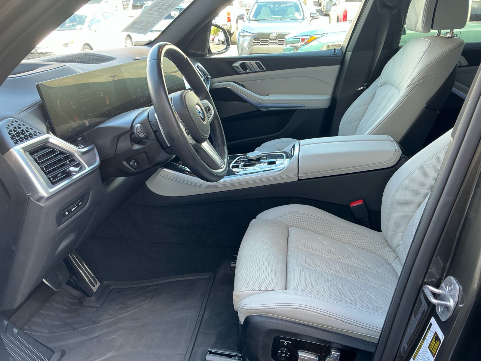 Used 2026 BMW X5 xDrive40i w/ M Sport Package AWD/4WD image 14
