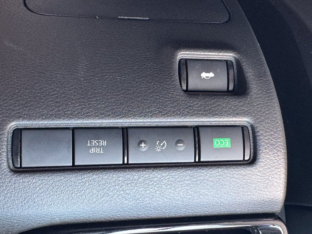 Used 2025 Nissan Sentra SR FWD image 29