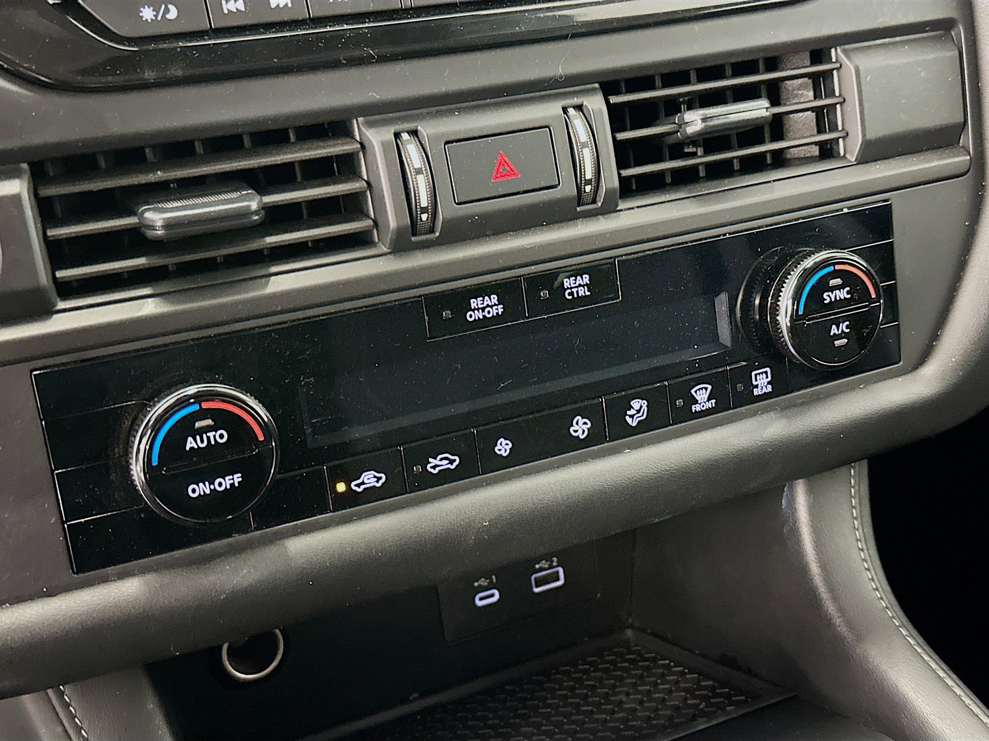 Used 2024 Nissan Pathfinder S image 23