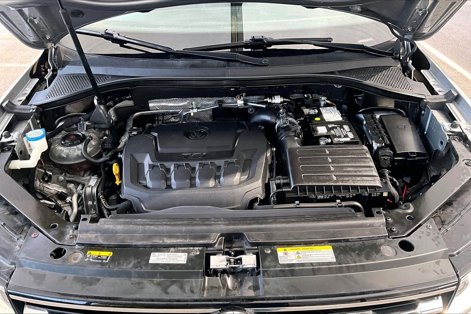 Used 2020 Volkswagen Tiguan SE w/ Panoramic Sunroof Package FWD image 32