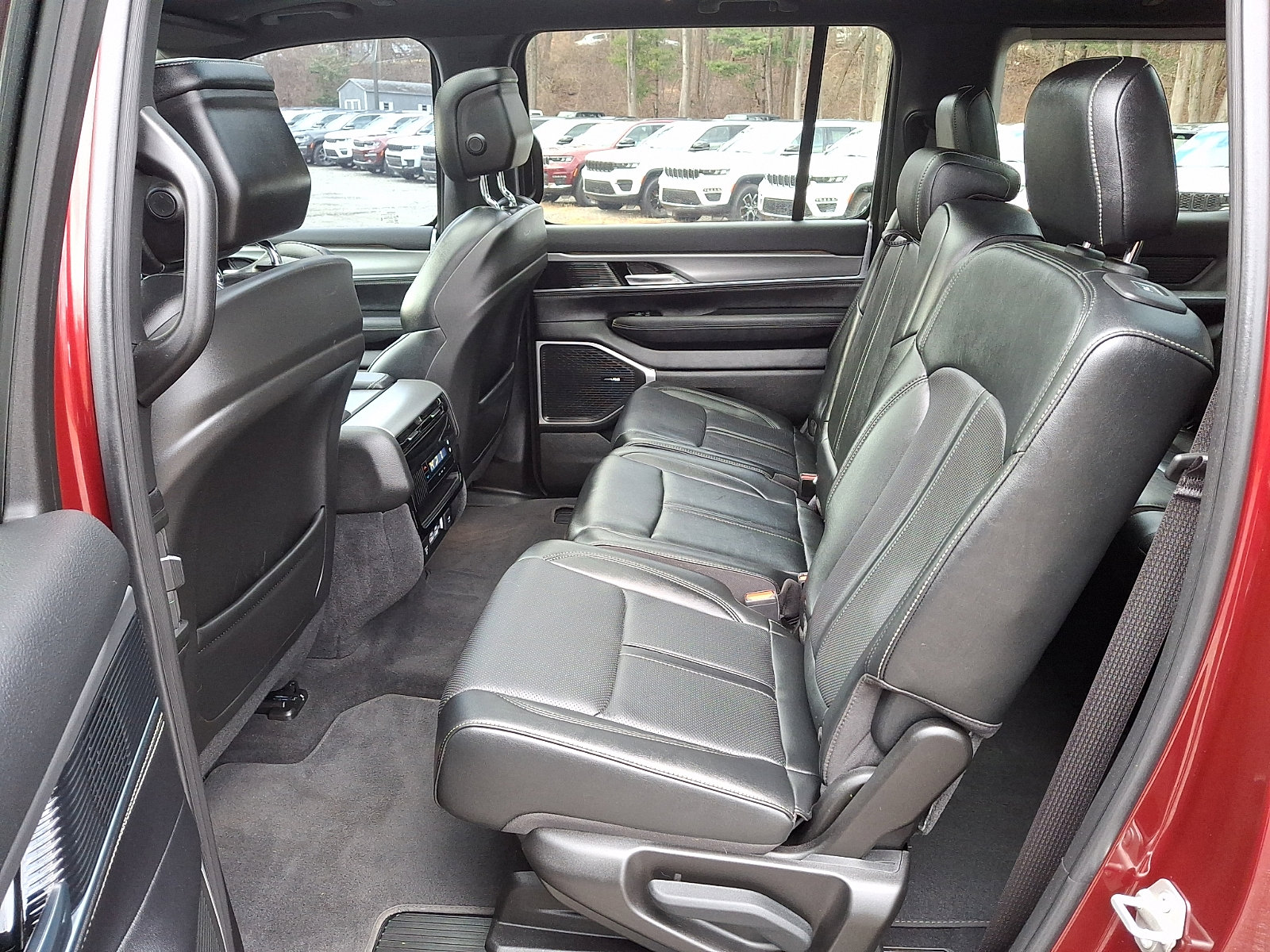 Used 2024 Jeep Wagoneer Series II image 10