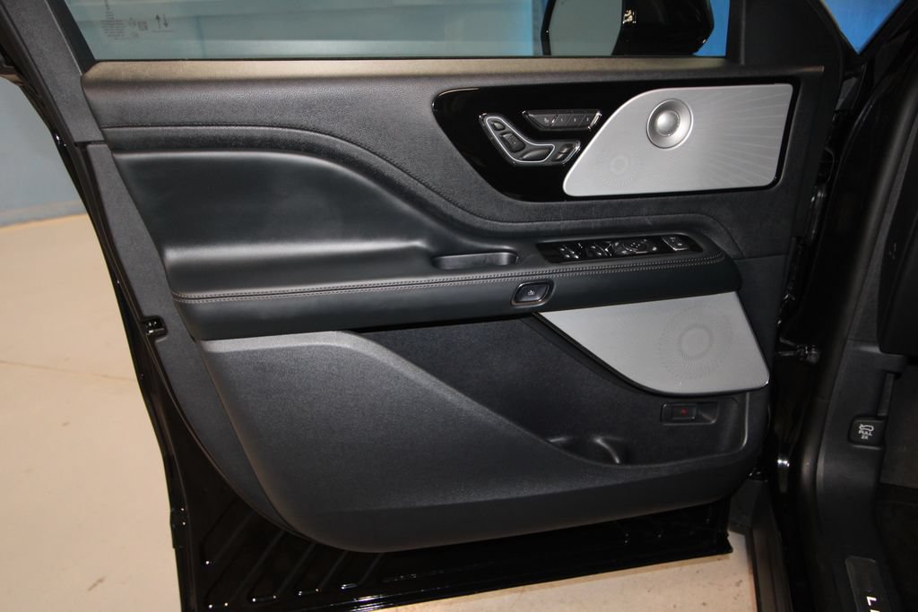 Used 2026 Lincoln Aviator Reserve AWD/4WD image 5