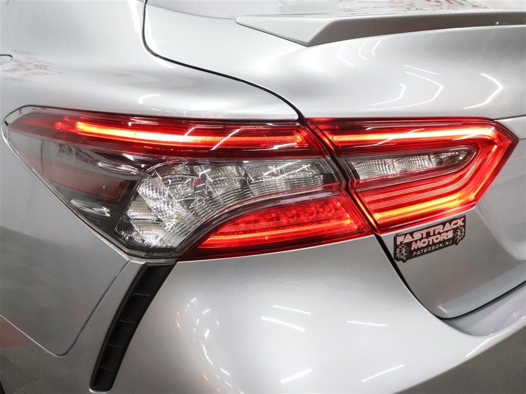 Used 2024 Toyota Camry XSE FWD image 9