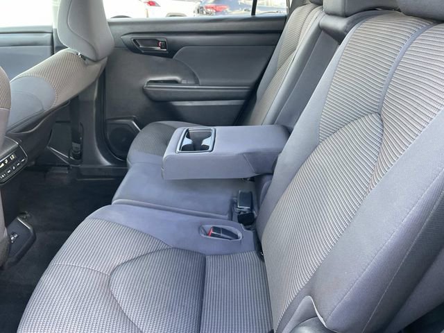 Used 2023 Toyota Highlander LE image 23