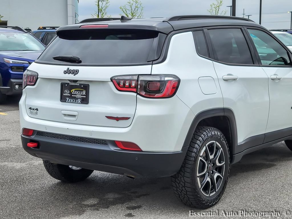 Used 2025 Jeep Compass Trailhawk AWD/4WD image 6