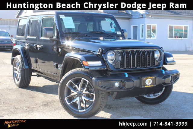 Used 2024 Jeep Wrangler Unlimited w/ Convenience Group AWD/4WD image 1
