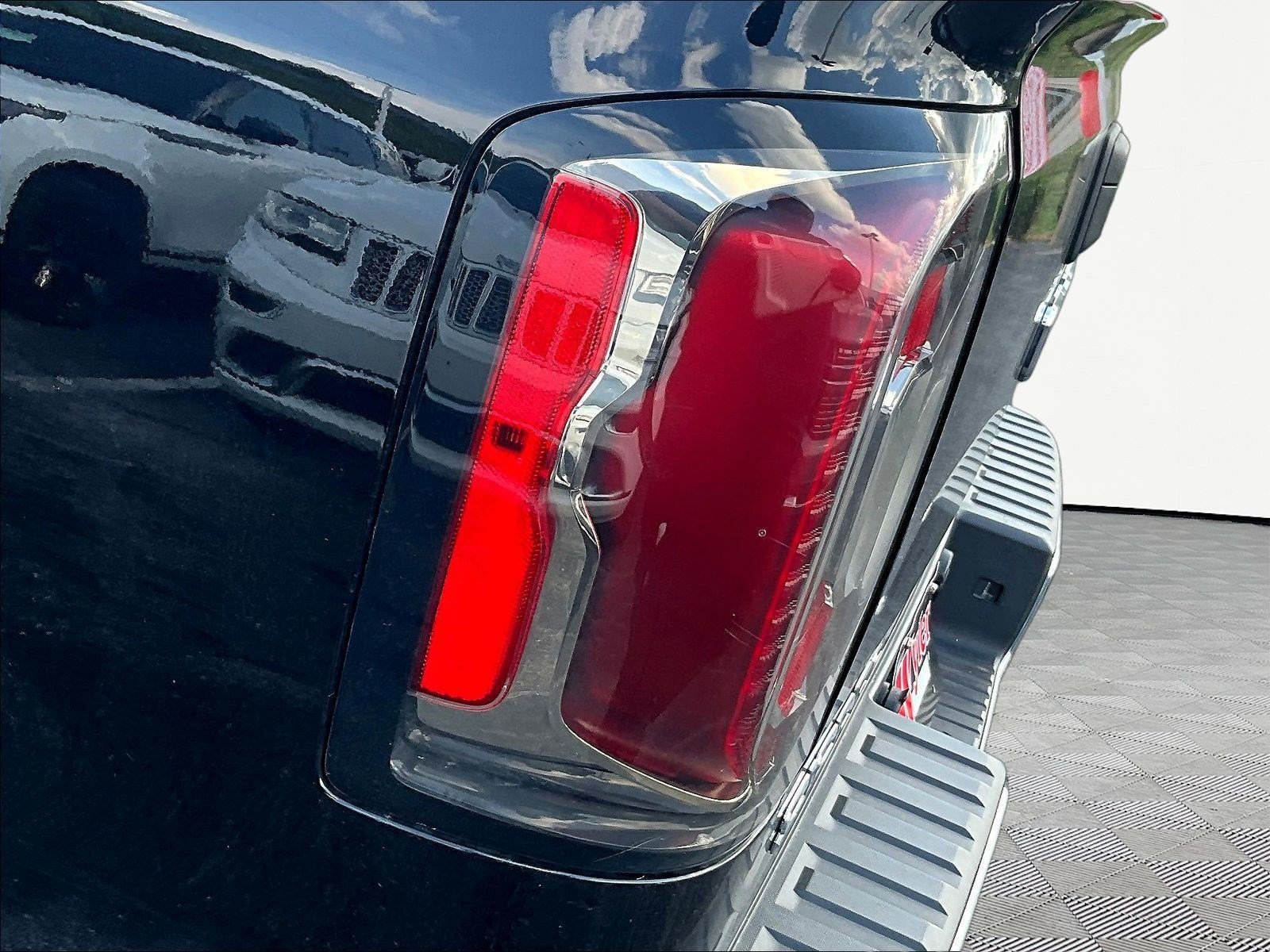 Used 2018 GMC Sierra 1500 SLT AWD/4WD image 22