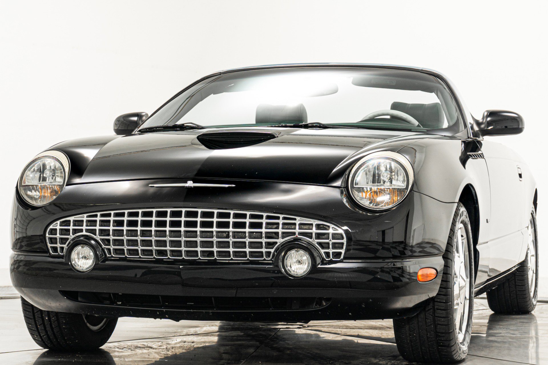 Used 2003 Ford Thunderbird image 5