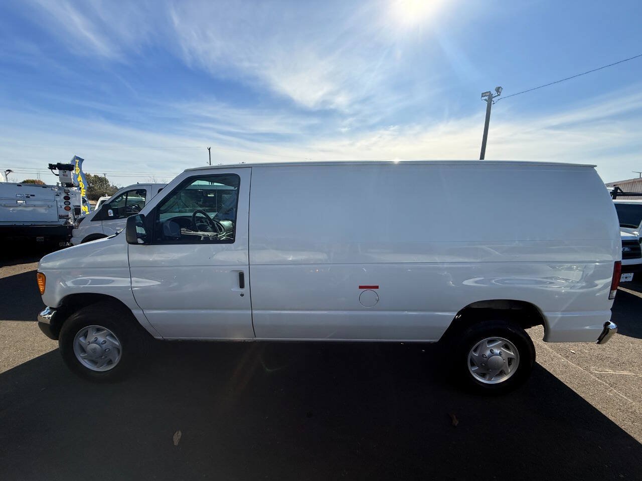 Used 2006 Ford E-350 and Econoline 350 Super Duty RWD image 6