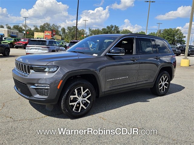 New 2025 Jeep Grand Cherokee Limited image 3