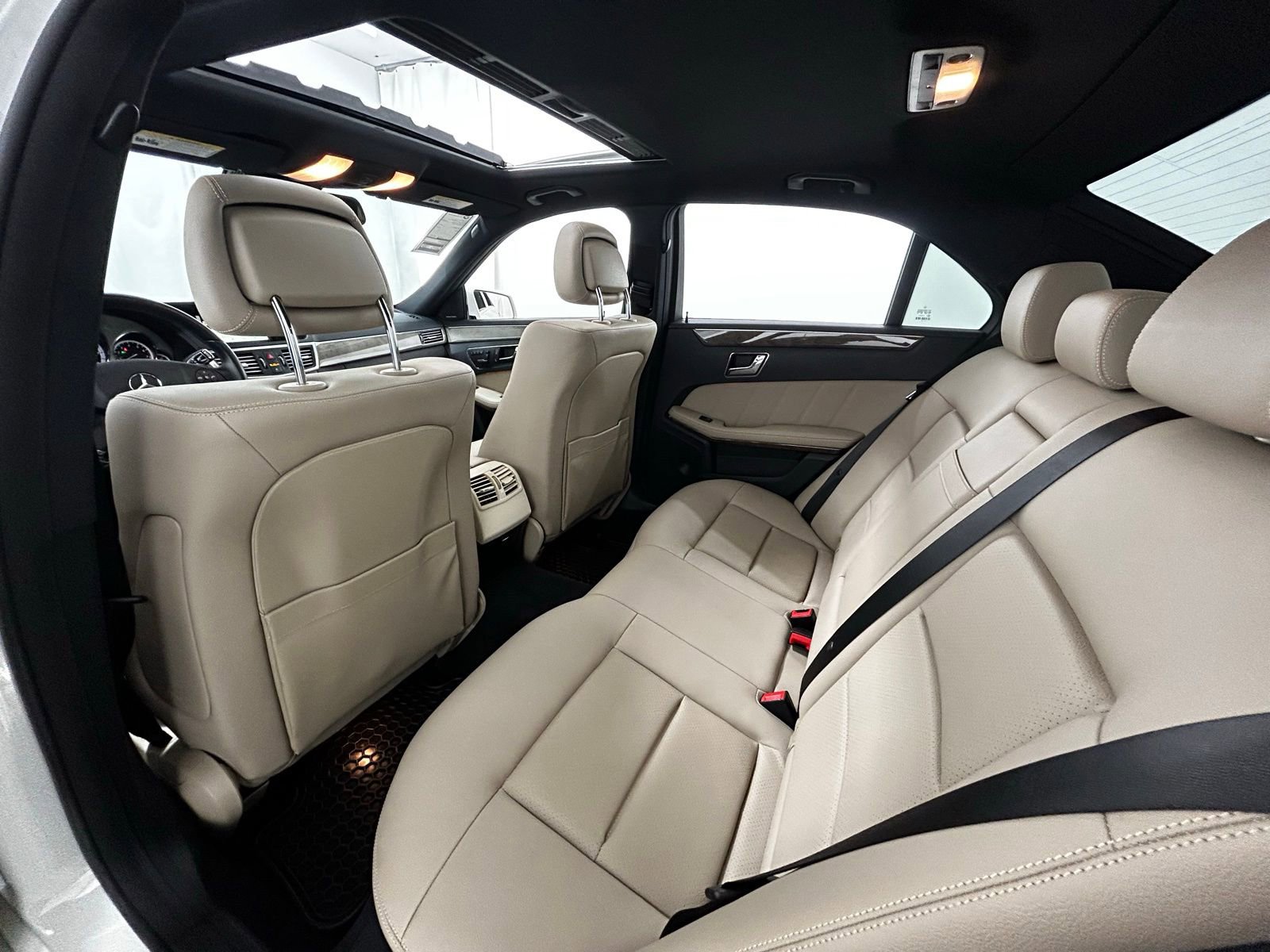 Used 2010 Mercedes-Benz E 350 4MATIC Sedan image 37