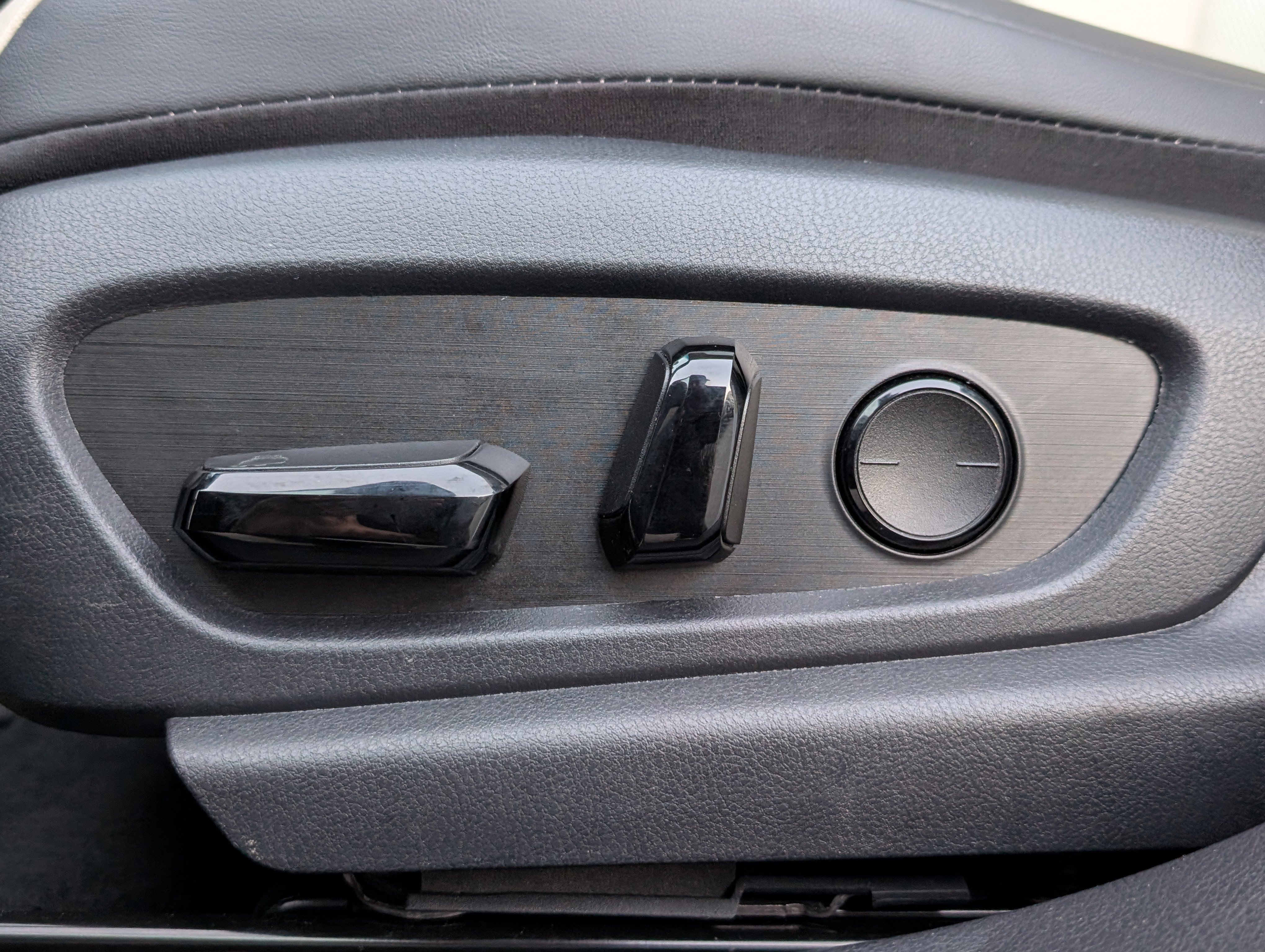 Certified 2025 Lexus ES 300h w/ Premium Package image 21