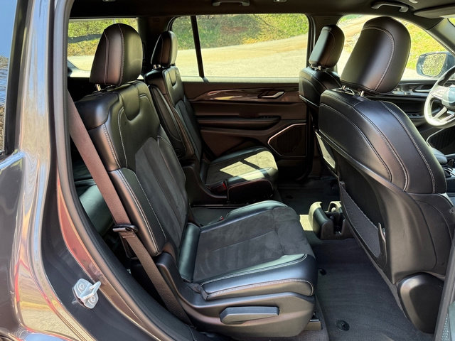 Used 2021 Jeep Grand Cherokee L Laredo AWD/4WD image 21