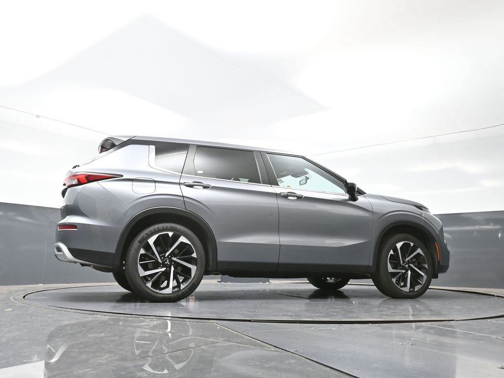 Used 2024 Mitsubishi Outlander SE image 50