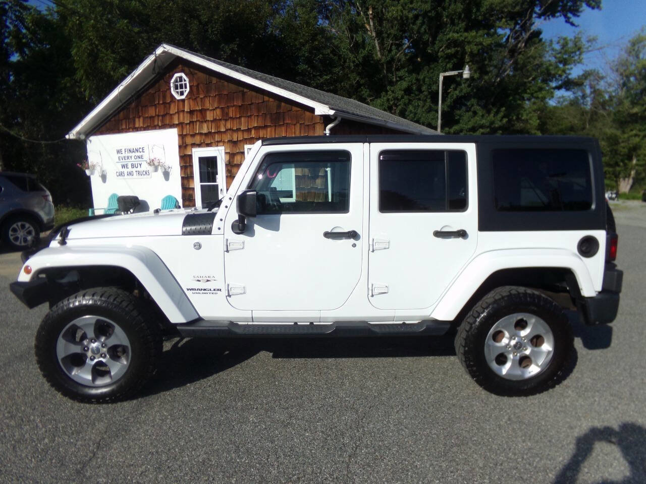 Used 2017 Jeep Wrangler Unlimited Sahara image 10