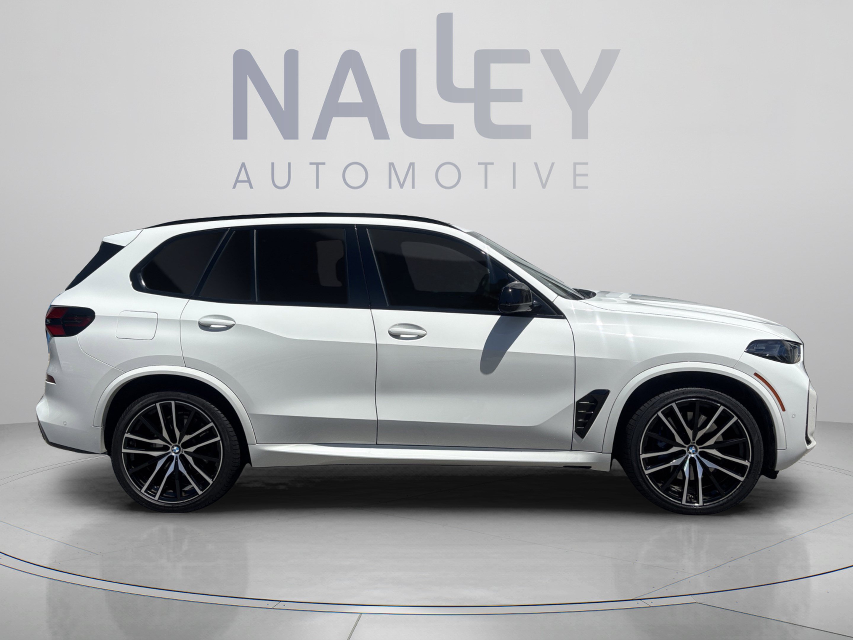 Used 2024 BMW X5 M60i w/ Parking Assistance Package AWD/4WD image 7