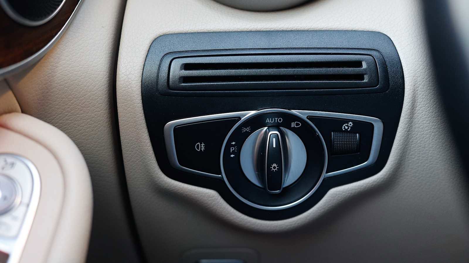 Used 2022 Mercedes-Benz GLC 300 4MATIC image 27