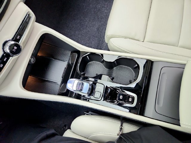 New 2026 Volvo XC40 B5 Ultra w/ Climate Package AWD/4WD image 22