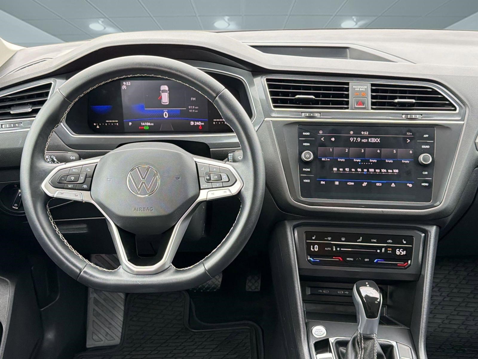 Used 2023 Volkswagen Tiguan SE FWD image 27