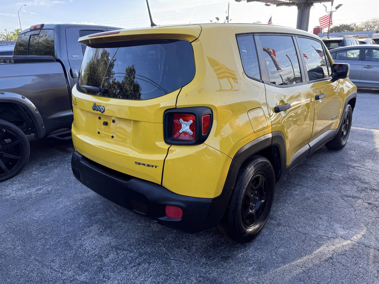 Used 2017 Jeep Renegade Sport w/ Power & Air Group FWD image 4