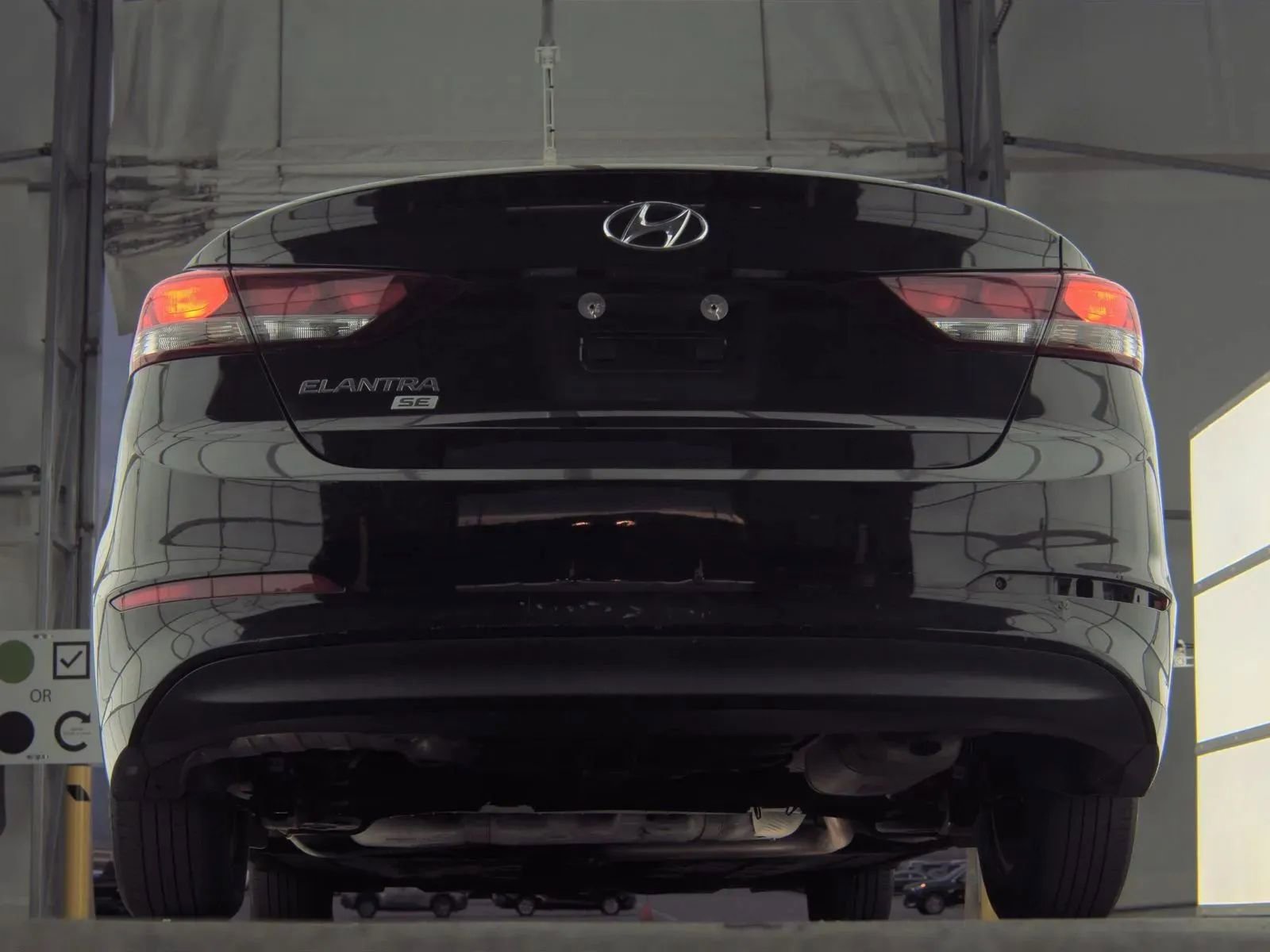 Used 2017 Hyundai Elantra SE image 3