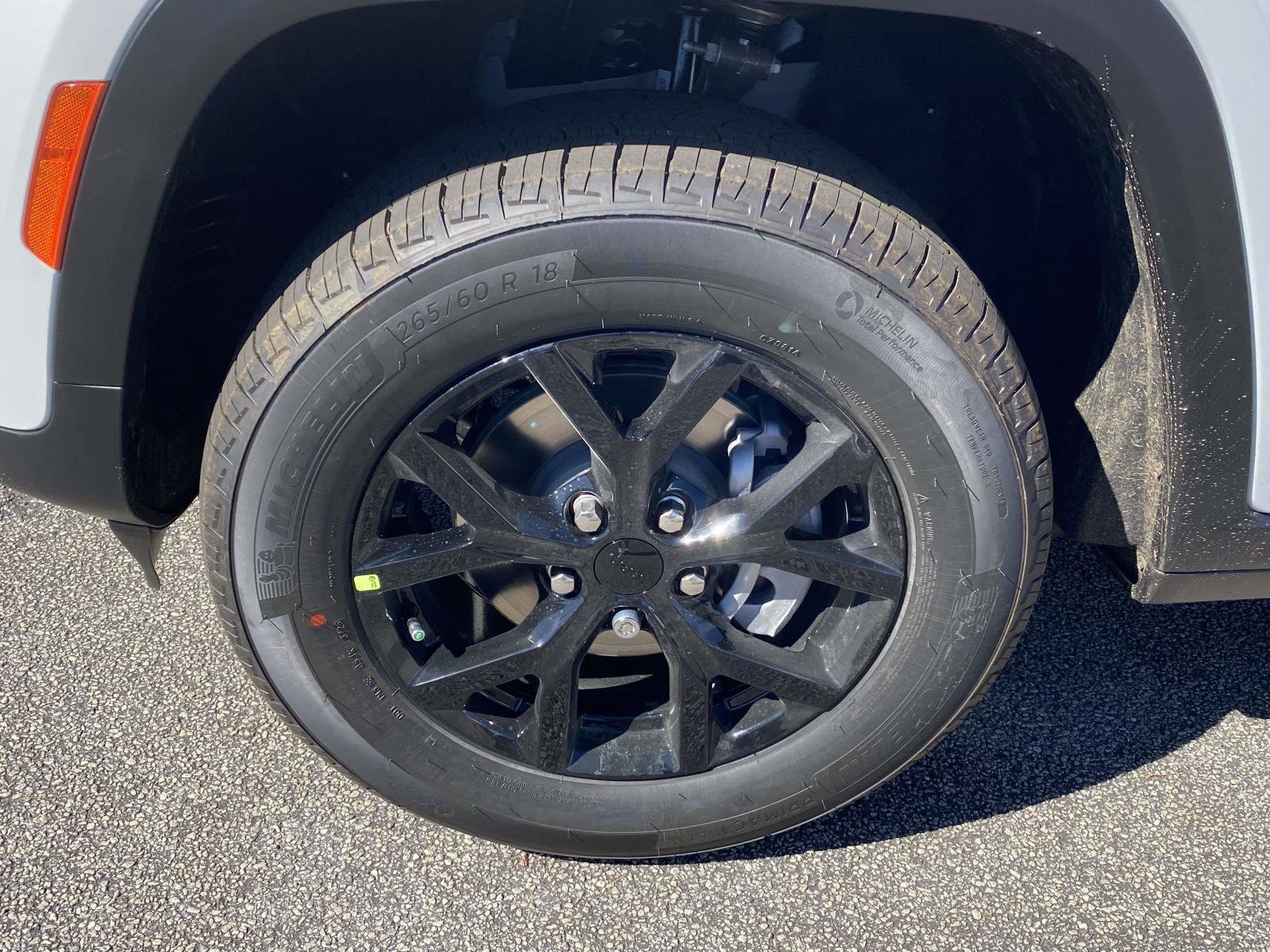 New 2025 Jeep Grand Cherokee Altitude image 16