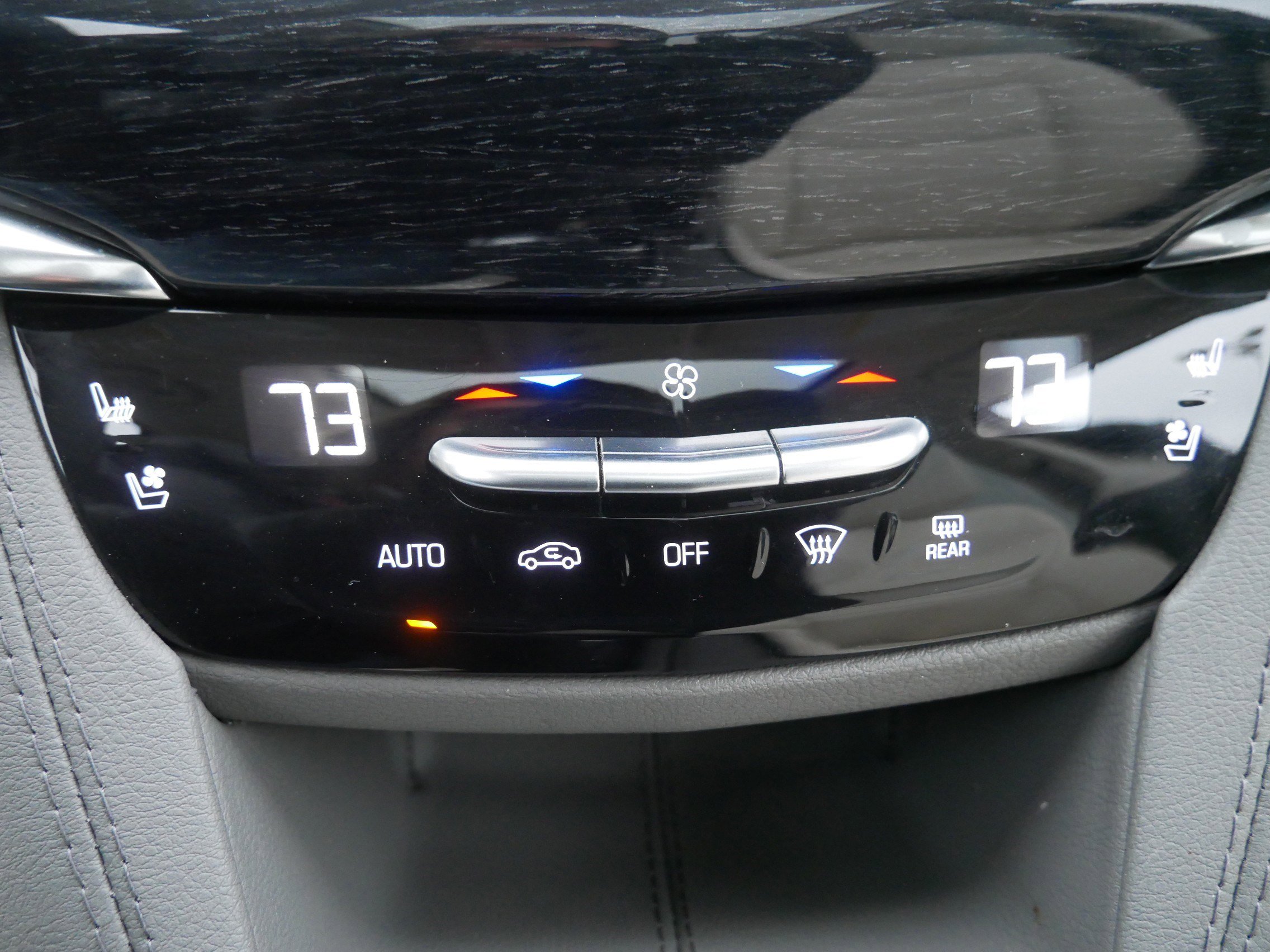 Used 2023 Cadillac XT6 Premium Luxury w/ Technology Package image 33