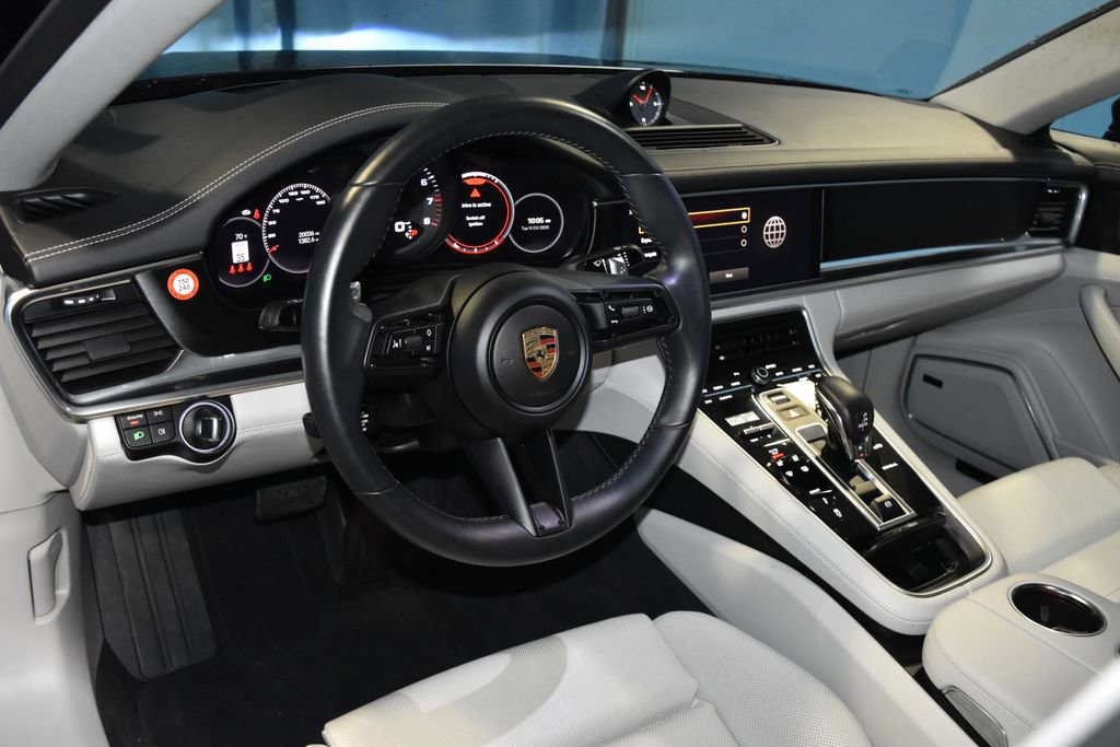 Used 2023 Porsche Panamera 4 Platinum Edition image 4