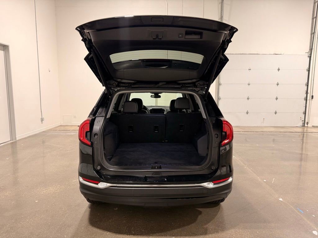 Used 2024 GMC Terrain SLT image 9