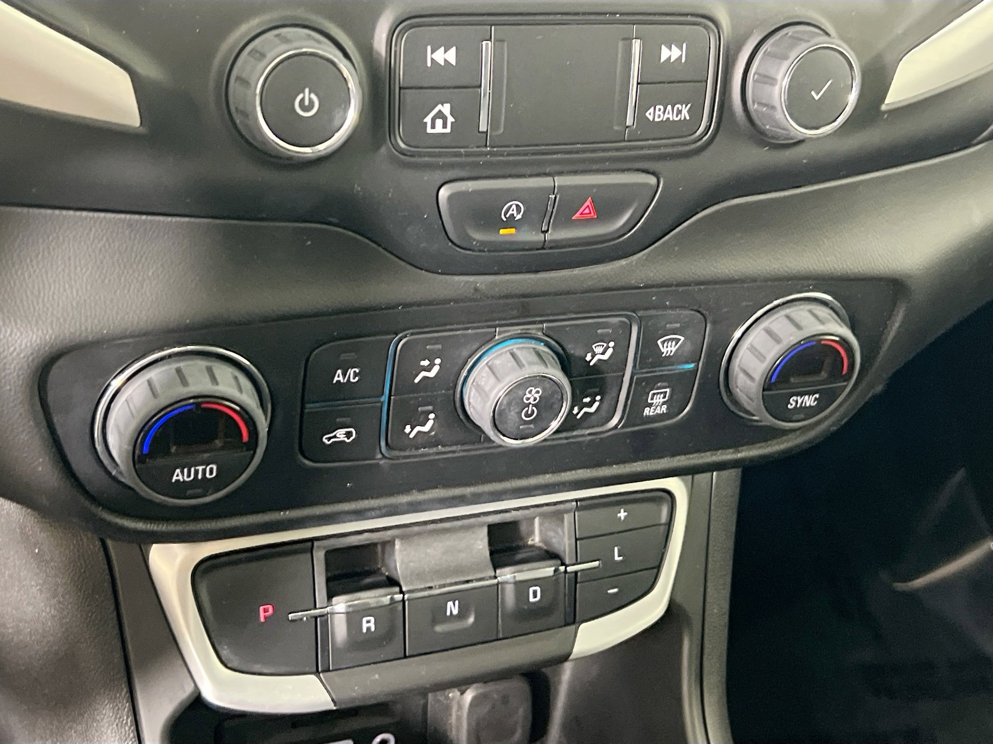 Used 2022 GMC Terrain SLE w/ Driver Convenience Package image 15